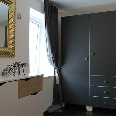 Parello Apartment Split